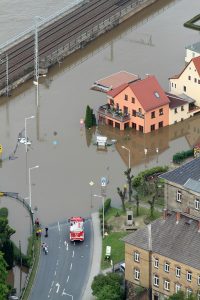 Überflutung am Stadtrand an der B172