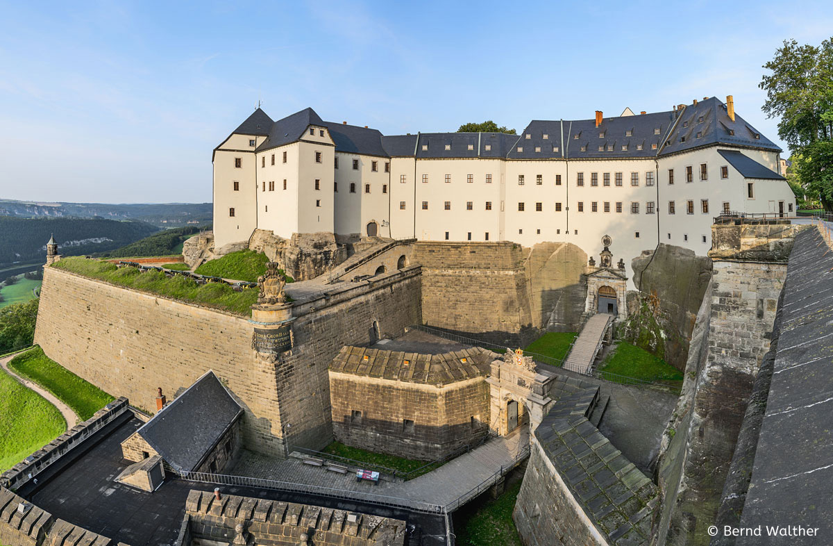 Westbebauung Festung Königstein mit neu saniertem Medusentor